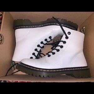 White dr martens doc martens